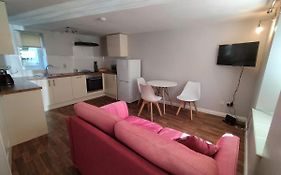 Lovely 2-Bed Apartment In Wincanton Somerset